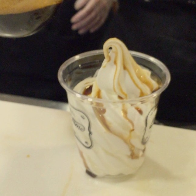 [AFFOGATO S$5.50] we both like this, espresso + soft serve 😍😍 although still don't worth the 30 mins of queueing & sweating.