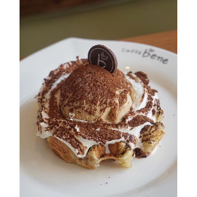 [Tiramisu Waffle S$10.90] - still prefer the signature rice cake waffle as compared to this but it's still a nice cold treat for our sweltering weather here.
