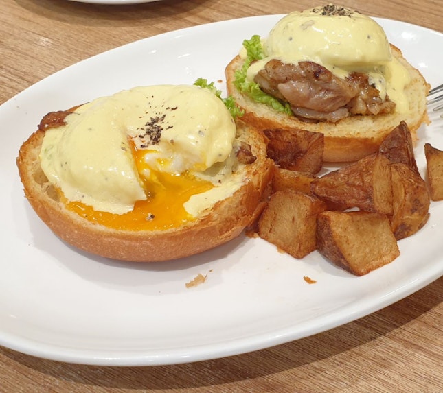 Chicken Sandwich With Poached Eggs And Hollandaise Sauce