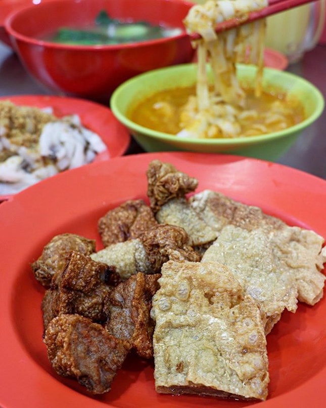 As you approach Restoran Yap Hup Kee, you will be greeted with an entire array of yong tau foo which you can pick and pair with their signature chee cheong fun or curry noodles.