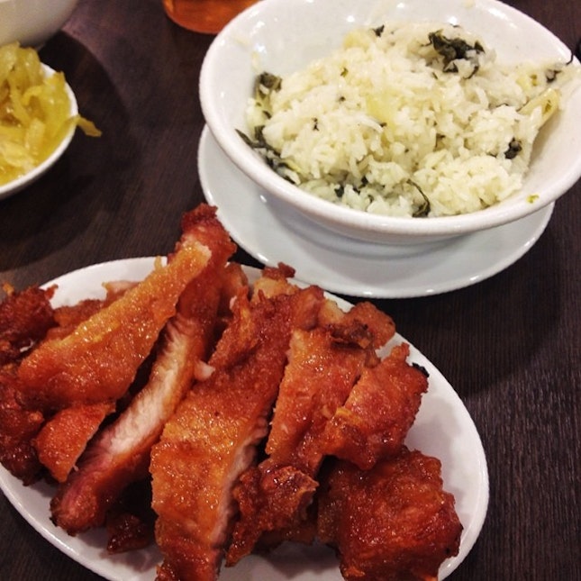 My love ❤️😁☺️😋😊👍🍴 #porkchoprice #deliciouskitchen #causewaybay #hongkong #hongkongeats #heaven #instafood #foodgasm #foodporn #chinese #Erikatravels