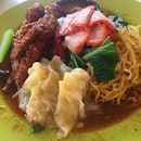 Wanton Mee with Chicken Feet.