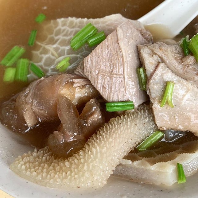 羊杂汤 Mutton Haggis Soup
_
A good mixture of anything mutton with a good flavoured broth.