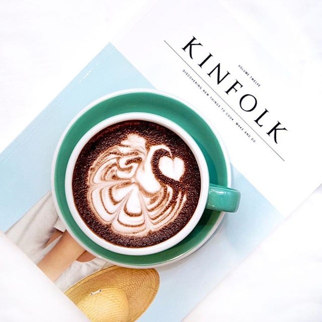 [NEW] [Esplanade/Promenade] [Soft Launched: Sep 2015]
Feeling artsy on a public holiday and an excuse to get away from the bad haze, we decided to drop by 6-days-old Artisan C at Suntec for a cup of hot chocolate with my usual Kinfolk magazine.