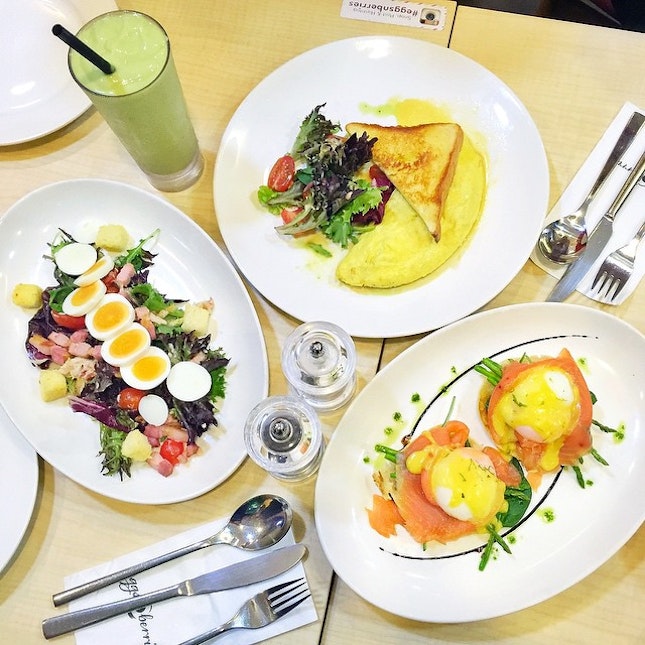 An array of healthy food at Eggs & Berries!