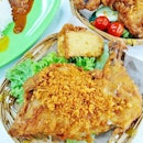 [Uncle Penyet Fusion] For S$6.50, you get a huge & crispy fried whole chicken leg, fried tau kwa, rice doused with a piquant curry gravy and a fiery hot sambal belacan which is to die for if you love chilli.