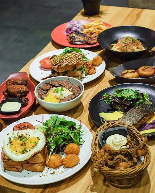 A few walks from Paya Lebar MRT, Nuevo Cafe serves good and affordable European Inspired dishes with a touch of Japanese Influences.