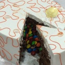 My happy birthday cake - oh @primadelisg you spoil me.