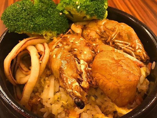 Seafood fried rice
海鲜炒饭
.