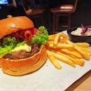 Harry’s Jazz Burger 🍔 
Wagyu Beef Patty, Bacon, Double Cheese, Button Mushroom, Onion Jam
.