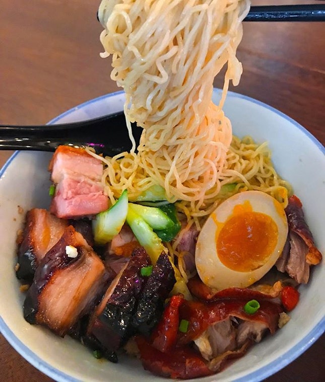 Back to Fook Kin again 😄
Love their roasted paradise a lot, their roast pork and char siu is very very good 😋
This time trying out their noodles, oh my goodness ...