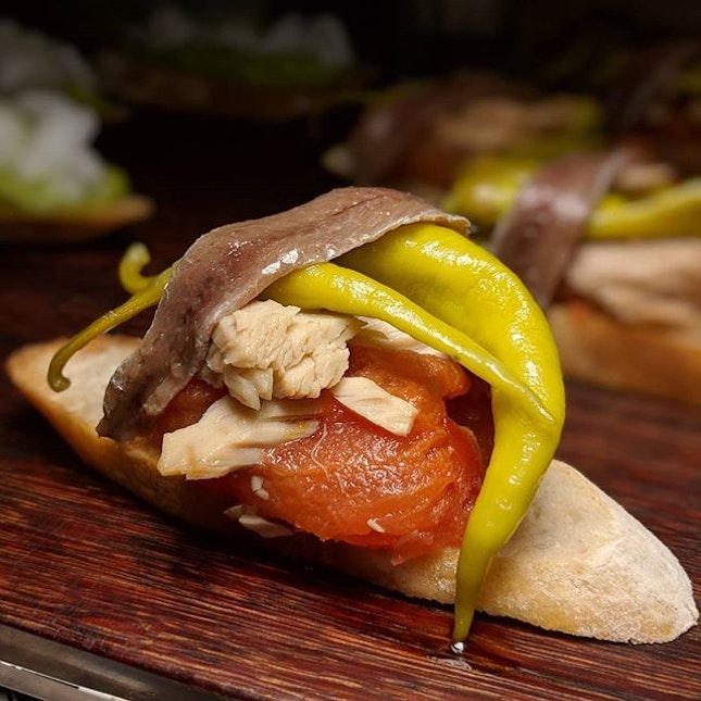 Just thinking about this Pintxo Igeldo (confit tomato, tuna, anchovies, piparra) that I had una noches ago at TXA Pintxo Bar, a new concept at the iconic Alkaff Mansion specialising in pintxos from the Basque Country (@txa.pintxobar).