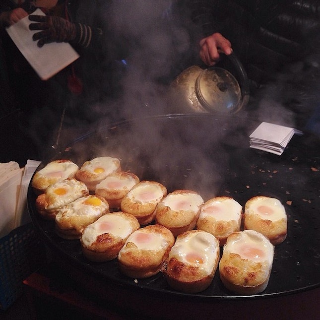 One of the korea street food you cant missed is this 계란빵 (egg bread)!