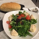Salad and bread day
#salad #bread #chickenbreast #HometeamNS #bukitgombak #cafe #cafesg #burpple #burpplesg #below10