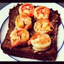 Sunflower seed protein bread with sautéed shrimps