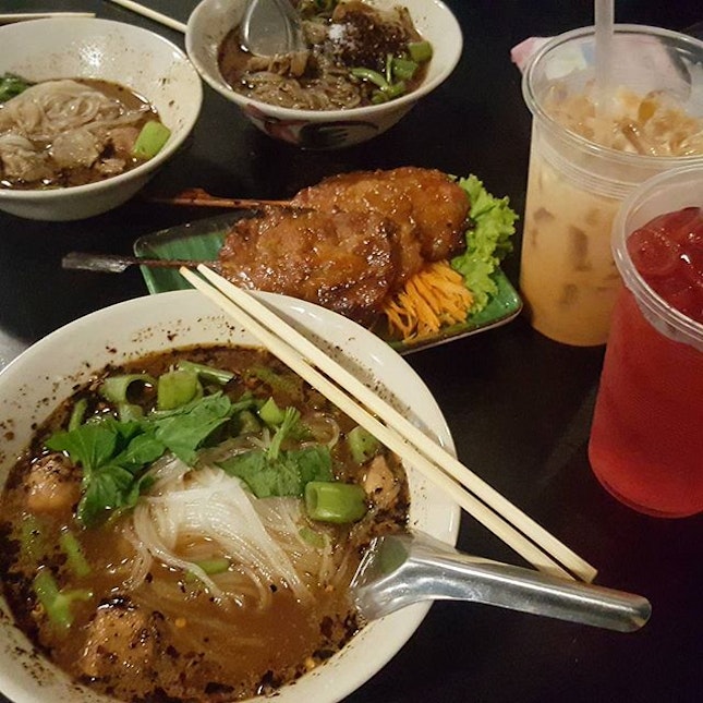 @muay_kannatcha and her cravings for Thai Boat Noodles, @queenietheadorable seem to love it too!
