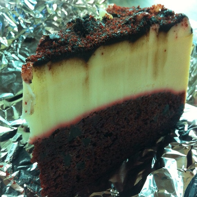 I ordered this chocolate red velvet cake from fishnco small outlet.