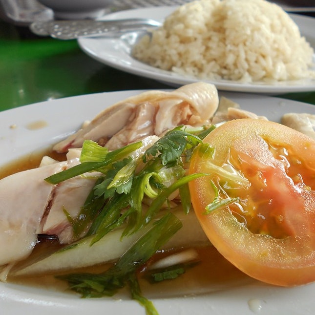 #5 of my sg50 list is to have a good hainanese chicken rice.