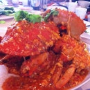 Family Xmas lunch - chilli crab ..
