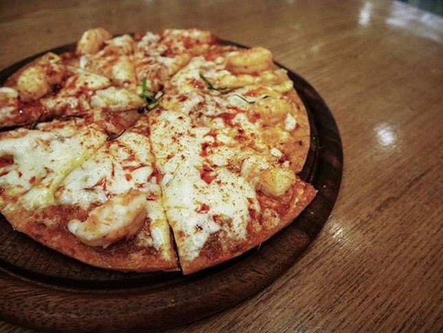 Tom yum pizza; this was one of the nicer dishes.
