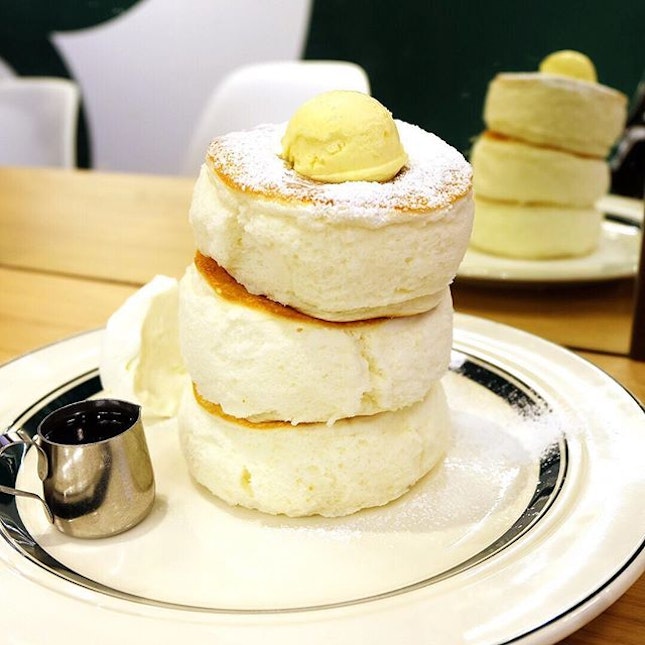 Gram Café & Pancakes
⠀⠀⠀⠀⠀⠀⠀⠀⠀
Gram’s special fluffy #pancakes is PREMIUM~ 
The special pancakes take 30 minutes to make, and that's why it's so limited that it's only available at 11am, 3pm, and 6pm.