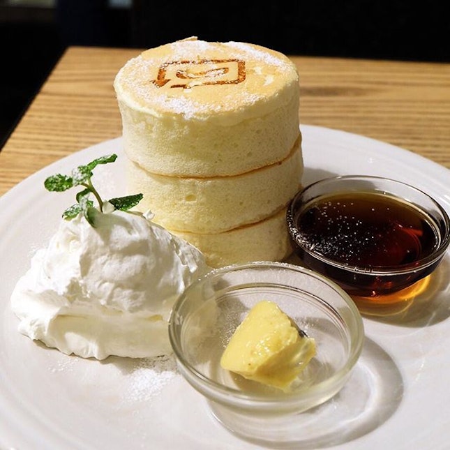Burn Side St Cafe 🥞
This shop selling souffle #pancakes is famous around the Harajuku area with streaming queues.