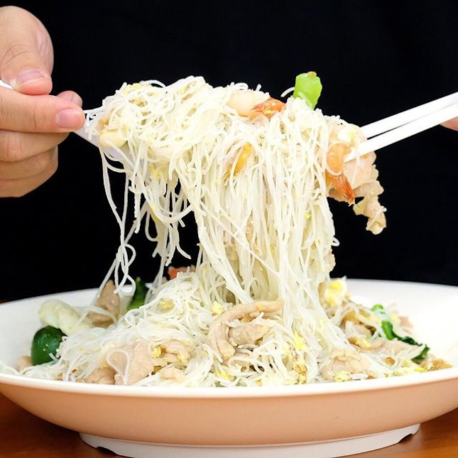 Hong Yun Seafood 
The white bee hoon is a must order here!