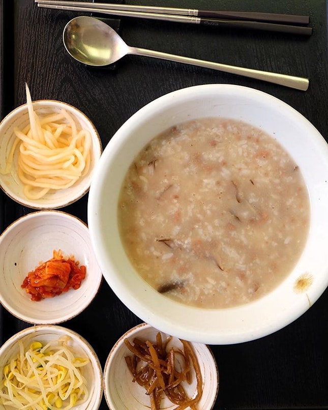 Migabon 味加本 (미가본)
I ordered the mushroom & beef porridge.