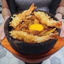 Rainy day calls for a piping Hot Stone Tendon ($11.80) with sexy onsen egg and crispy prawn kakiage 😌
Tendon is common but this should be the first ever hot stone concept.