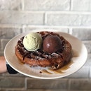 Every weekend is like having dessert, a sweet treat after a long week 😅 
Featuring their waffles with Pistachio and  Choco ice cream!