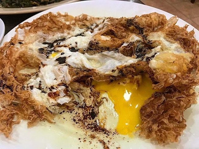 Crispy fried egg and amazing runny yolk 👍👍👍👍👍 #amayzing🌱 #amayingEatsKL #burpple #amayzing_bukitbintang #eggporn