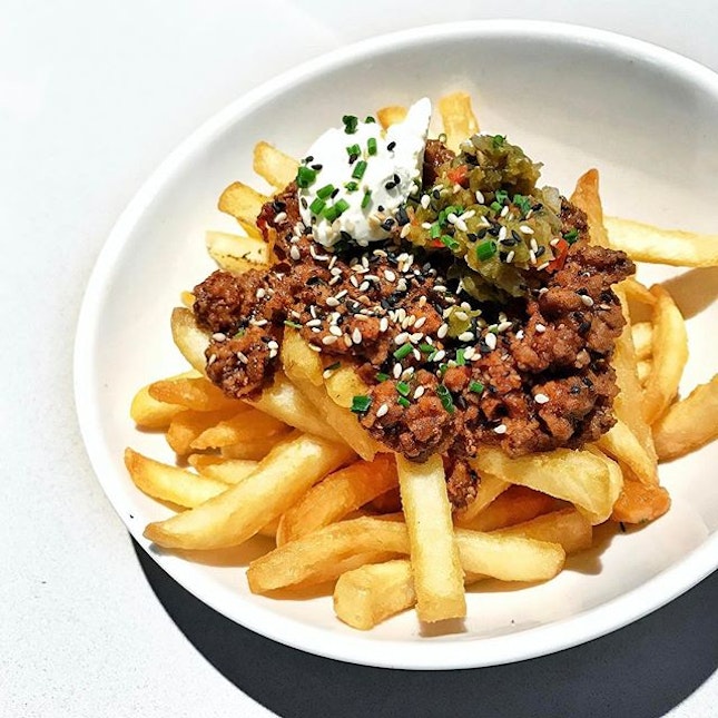 Char Siew Chili Fries |
What's not to love about this Mod-Sin rendition of the classic chili con carne fries
.