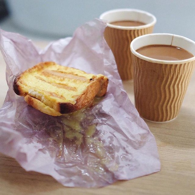 This morning's hand-delivered 爱心早餐 : this man sure knows the way to my heart。

da-bao-ed French toast from Killiney Kopitiam that had been rendered to a steamed bun like texture on the journey back.