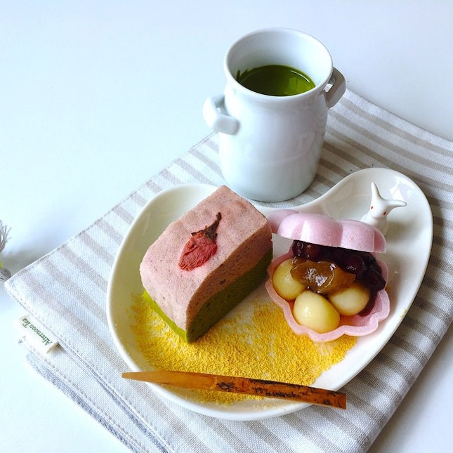 Wagashi Japanese sweets and dessert with matcha fondue made by the talented @littlemissbento and @dairyandcream :)
#wagashi #japanese #sweets #matcha #fondue #burpple #creativesghomecooks #homecooked #cookwitlove #igsg