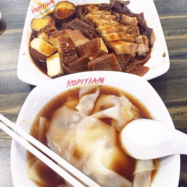 Kway Chap Set for 2 ($11) @ Vivocity's Kopitiam

Just good, old-fashioned local food - no frills, no gimmicks - it's all about the taste.