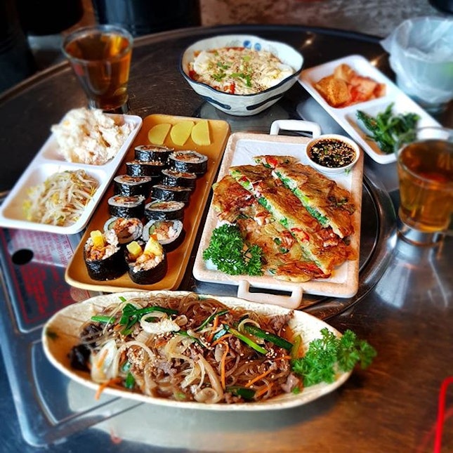 #foodhunt #越吃越饿 #burpple #burpplesg #koreanfoods #seafoodpancake #gimbap #wnlfood