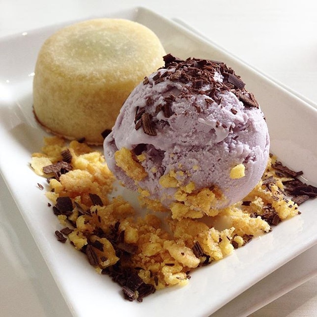 Made the mistake of sharing this oozingly-good taro lava cake and ice-cream with three other gluttons.