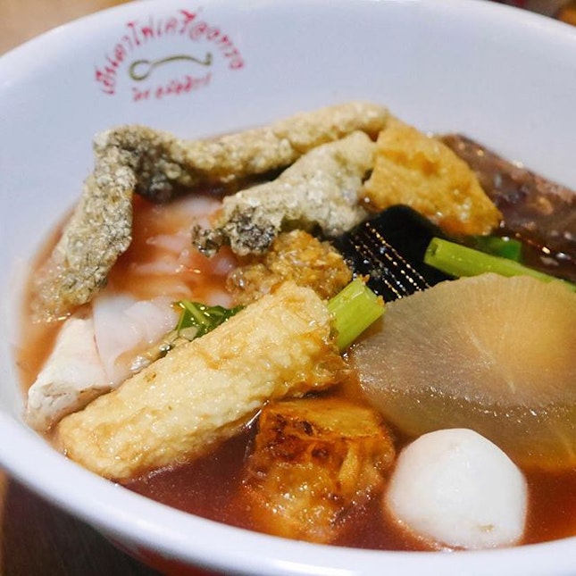 Cold weather, will love to have some hot Yentafo Kruengsonge Soup ($8.50) now.