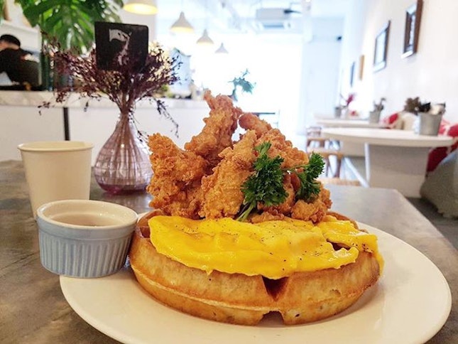 Fried chicken waffle topped with fluffy omelette (RM22) @softlaunchcafe .