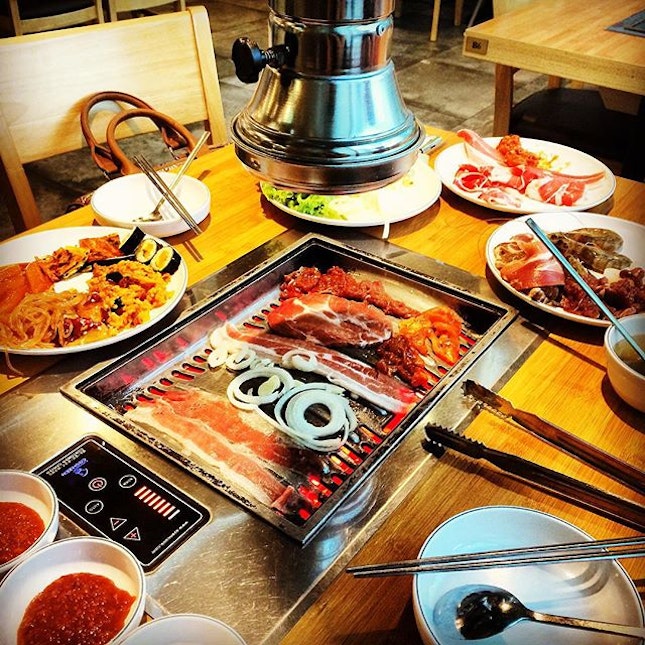 Korean BBQ buffet for dinner on Monday, all beefed-up for the week ahead!