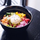 Poke bowl with onsen egg 😋☕️#blackink6 #latelunch #pokebowl