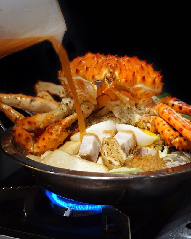 Tok Gong Pot ($48.80/2 Pax)
Aka superb & out of this world in Hokkien, new friend @JinHoMia.SG's must-try Tok Kong Pot features a variety of seafood &a ingredients like: Alaskan crab legs, flower clams, tiger prawns, snow crab sticks, roasted pork, long cabbage, xiao bai cai, enoki mushrooms, pressed tofu, fried beancurd with paste, onsen egg, raw eggs & instant noodles!