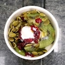Frozen lemon🍋🍋 yoghurt with kiwis, cranberries, blueberries and generous topping of pumpkin seeds.
