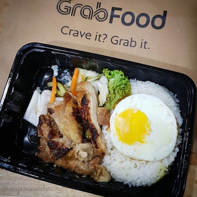 💚 [GRAB FOOD] So Pho ~ Grilled Lemongrass Chicken Set (S$11.56) 💚

I always have a weakness for rice sets with a bright and cheery sunny-side up egg.