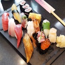 I love it when my food is colorful; Value for money sushi in Tokyo!
