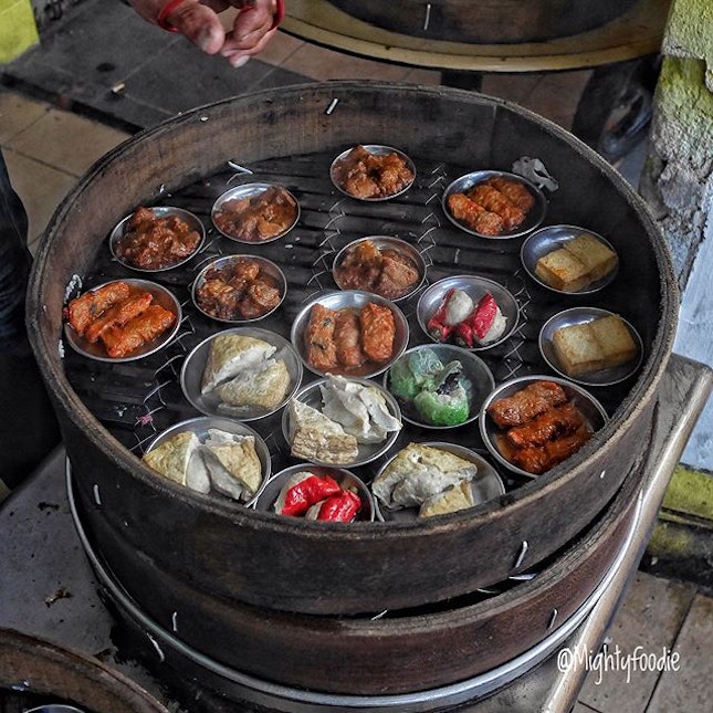 One of the popular local Dim Sum place at Muar.