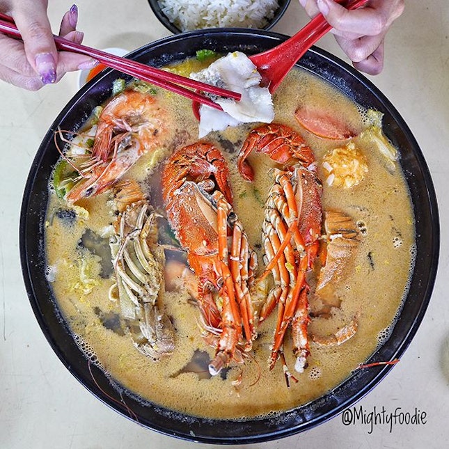 A great place to satisfy our Seafood Craving in Hawker style!