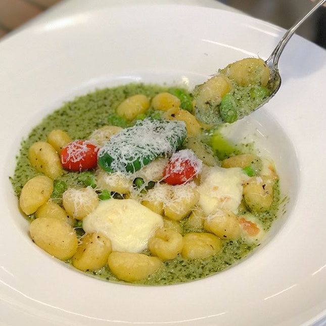Gnocchi edamame hazelnut pesto [$19] A meatless dish suited for the vegetarians, the gnocchi comes lying in a pool of hazelnut basil pesto sauce, served along with edamame, cherry tomatoes and melted mozzarella.