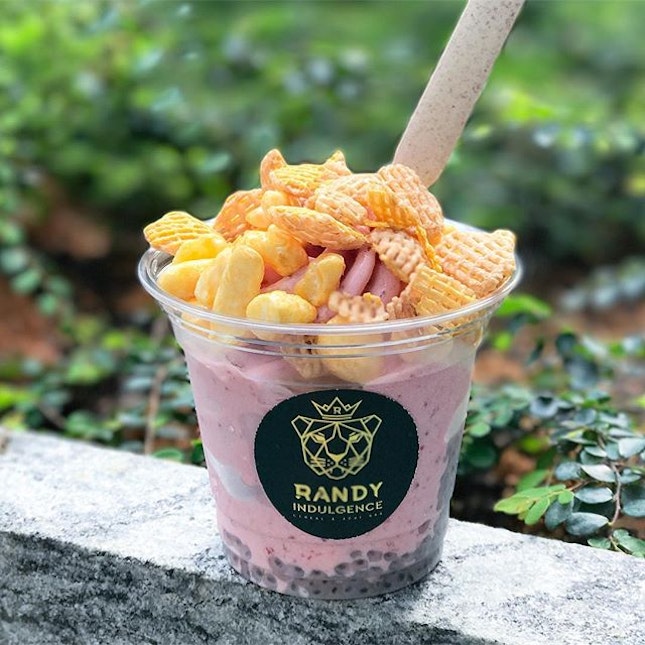 Fruit ice cream [$6.90] Available in only one size (diet size), this concoction comprises of your choice of fruit, 2 cereals and ice cream atop a base of chia seed pudding.