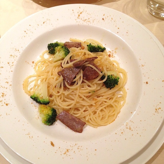 マグロの燻製とイタリア産からすみのオイルベース “スパゲッティーニ”